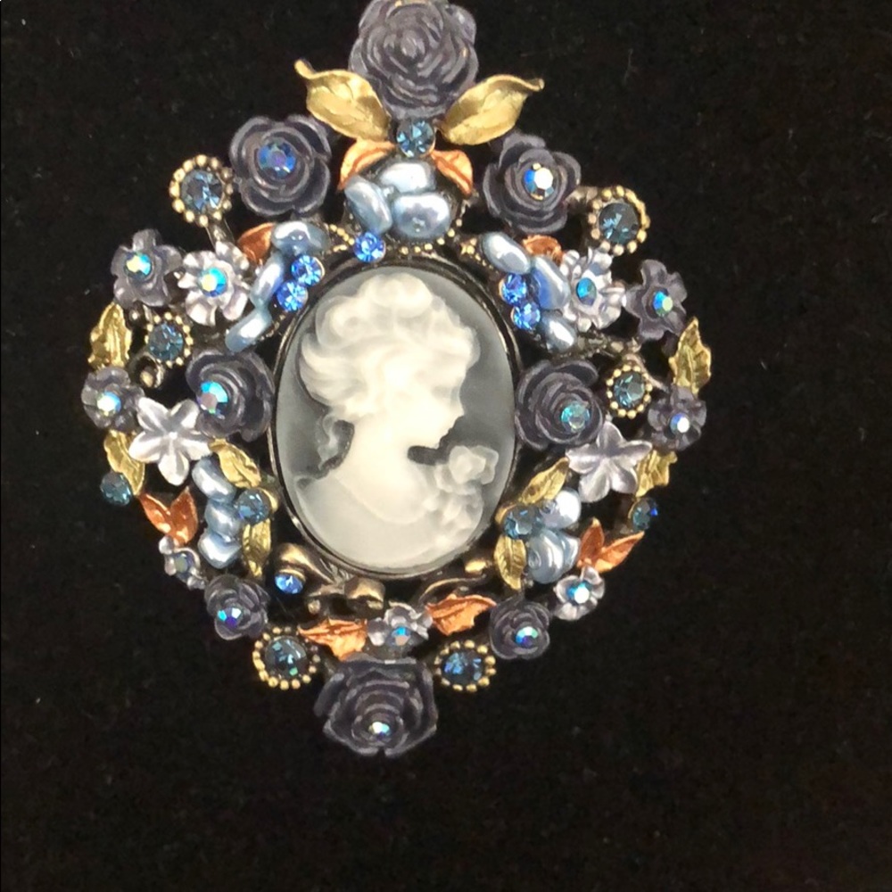 Necklace - Picture 4 of 6
